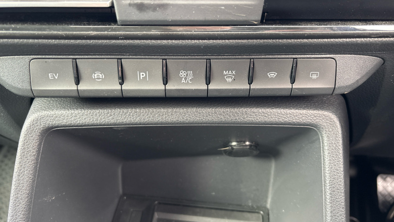 Ford Transit Connect 250 L2 Petrol 1.5 EcoBoost PHEV 150 Active FlexCab Van Auto